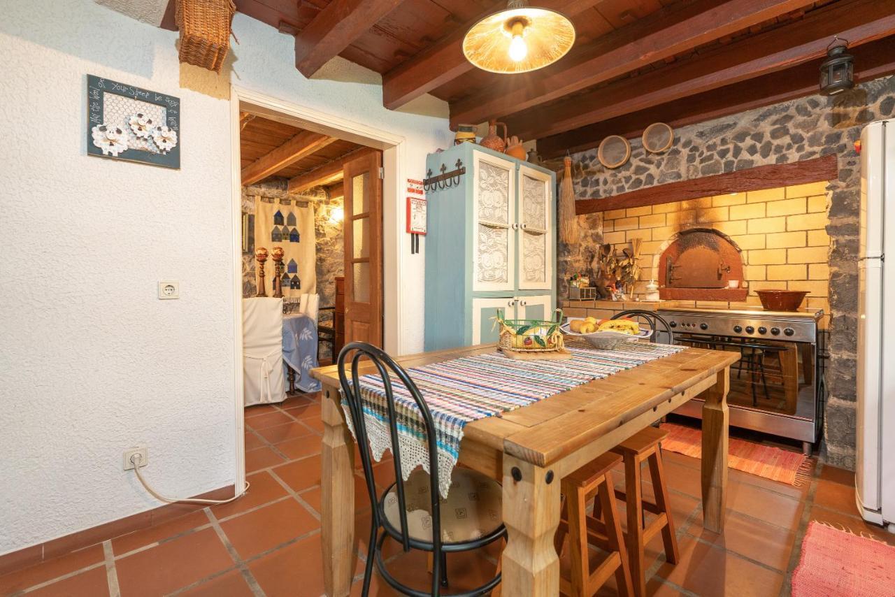 Cyane & Vigo'S Cottage, Caminho Do Massapez, N.º40 Arco da Calheta  Bagian luar foto